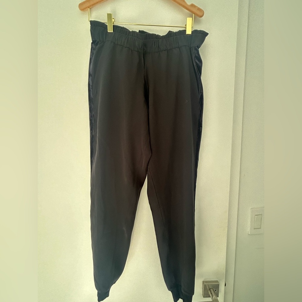 Lulu Lemon Women’s Joggers